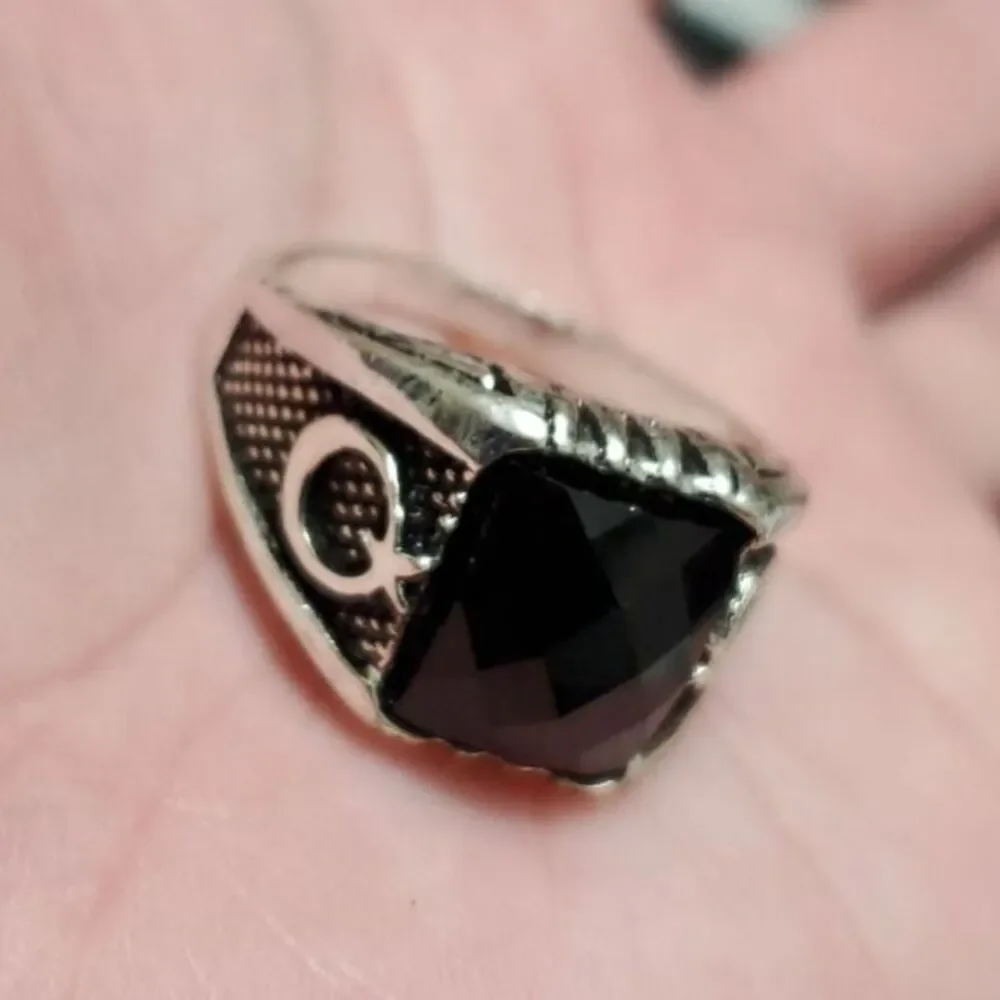 Silver tone and black ring size 12.5 - Picture 3 of 9
